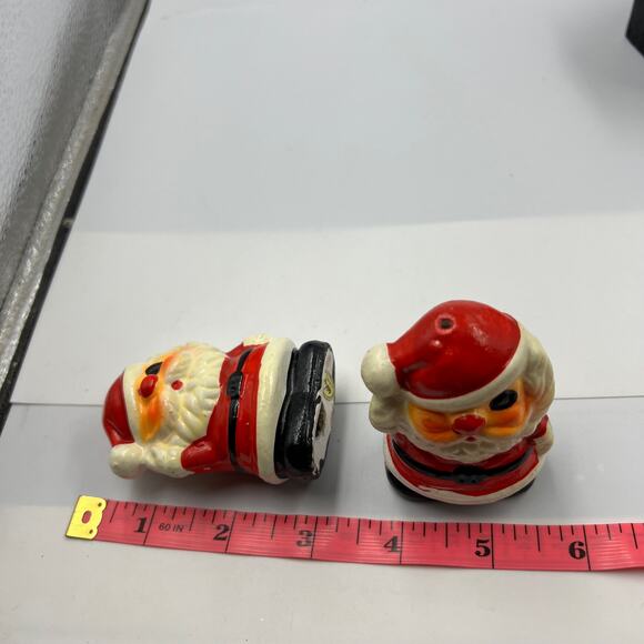 Vintage Mini Salt Shakers Winking Santa Claus Ceramic WDW Figurines Christmas - Picture 8 of 9